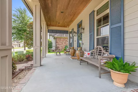 Exterior - 112 Snapping Ln, Broussard, LA 70518 photo 2 of 10