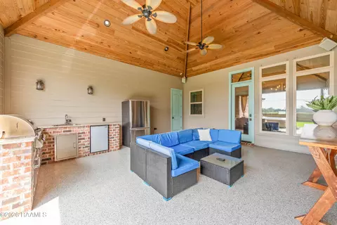Exterior - 112 Snapping Ln, Broussard, LA 70518 photo 4 of 10