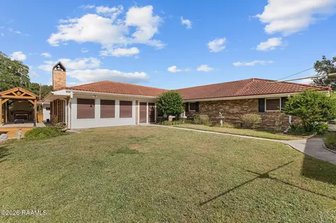 Exterior - 1907 Teche Dr, Breaux Bridge, LA 70517 photo 5 of 11