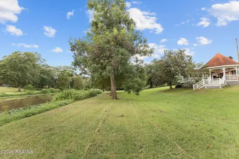 Exterior - 1907 Teche Dr, Breaux Bridge, LA 70517 photo 10 of 11