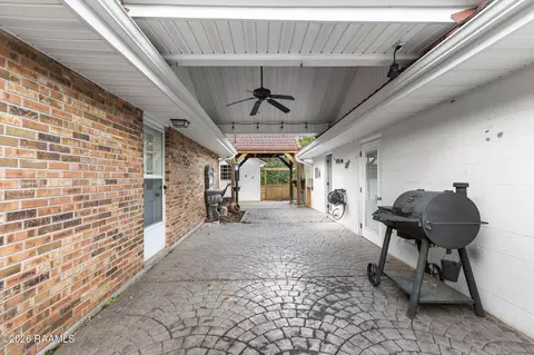 Exterior - 1907 Teche Dr, Breaux Bridge, LA 70517 photo 9 of 11