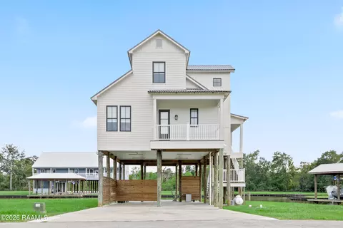 9405 Wahoo Ln, Abbeville, LA 70510