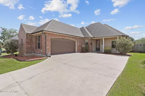 105 Brook Field Dr, Youngsville, LA 70592