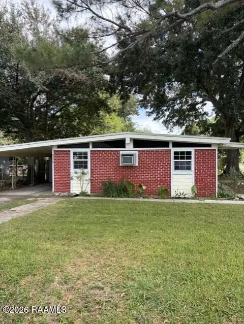 329 Fontelieu Dr, New Iberia, LA 70560