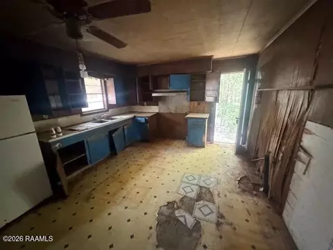 Kitchen - 403 N Saltzman Ave, Kaplan, LA 70548 photo 1 of 1