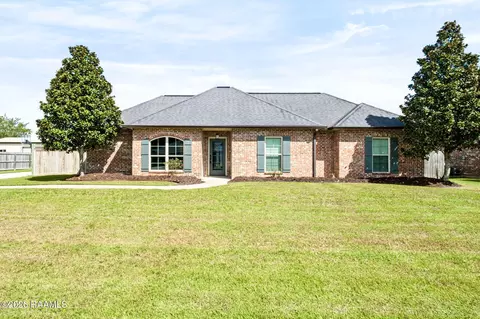 165 Suzanne Dejean Dr, Opelousas, LA 70570