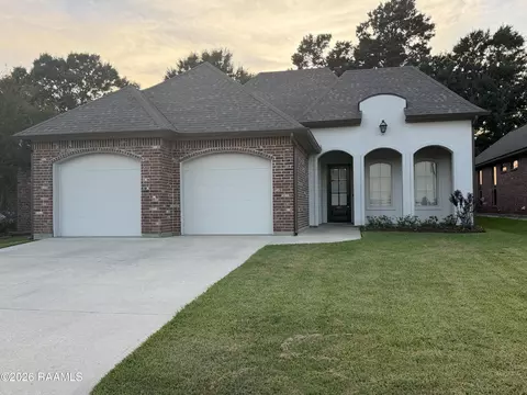 600 Copper Ridge Dr, Youngsville, LA 70592
