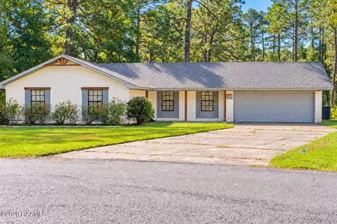112 Lake Dr, Pineville, LA 71360