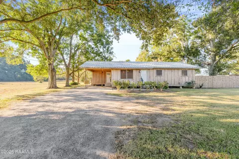 821 Chemin Agreable, Youngsville, LA 70592
