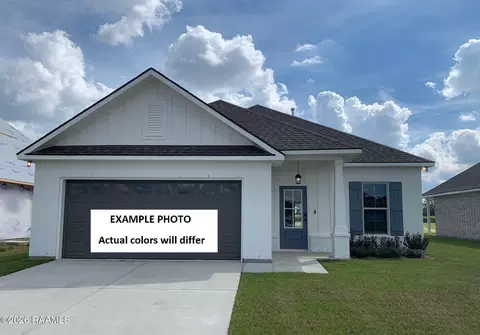 102 Autumn Row, Broussard, LA 70518