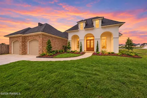 105 Silverbrook Ln, Youngsville, LA 70592