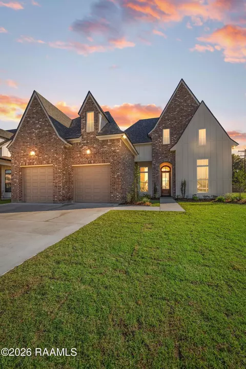 102 Cape Town Ave, Youngsville, LA 70592