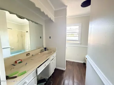Bath - 1421 Amazon St, Eunice, LA 70535 photo 2 of 3
