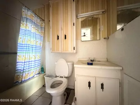 Bath - 1421 Amazon St, Eunice, LA 70535 photo 1 of 3