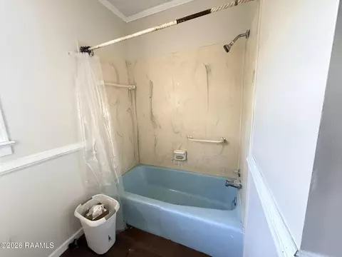 Bath - 1421 Amazon St, Eunice, LA 70535 photo 3 of 3