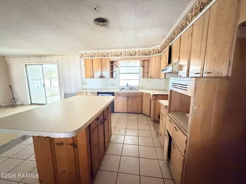 Kitchen - 1421 Amazon St, Eunice, LA 70535 photo 3 of 5