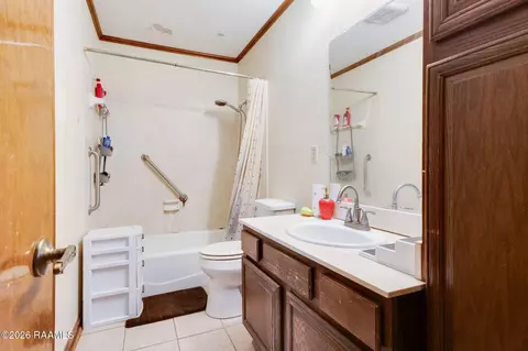 Bath - 418 Cane Dr, Lafayette, LA 70508 photo 1 of 2