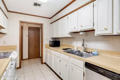 Kitchen - 418 Cane Dr, Lafayette, LA 70508 photo 2 of 2