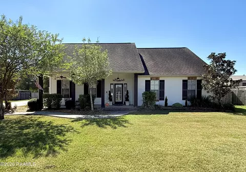 1015 Oleste Tauzin Rd, Breaux Bridge, LA 70517