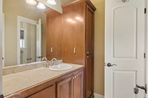Bath - 128 Dwain Dr, Kaplan, LA 70548 photo 2 of 6