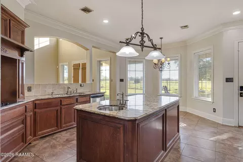 Kitchen - 128 Dwain Dr, Kaplan, LA 70548 photo 4 of 4