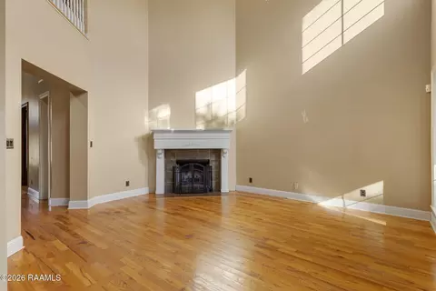 Living - 128 Dwain Dr, Kaplan, LA 70548 photo 2 of 3