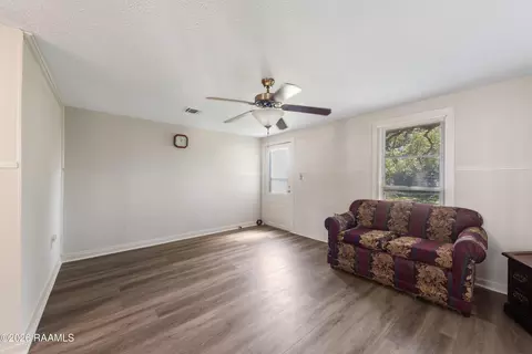 Living - 105 Melissa St, Lafayette, LA 70501 photo 2 of 2