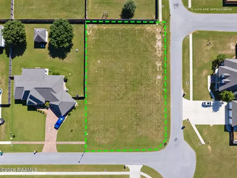 11437 Twin Oaks Cir, Maurice, LA 70555