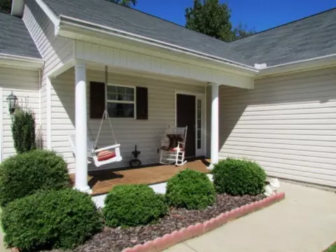 592 Aaron Cir, Gray, GA 31032 photo 2