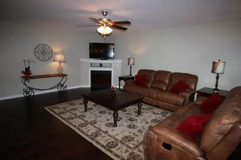 201 Lynn Wright Dr, Perry, GA 31069 photo 3