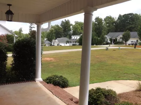 541 Aarons Cir, Gray, GA 31032 photo 2