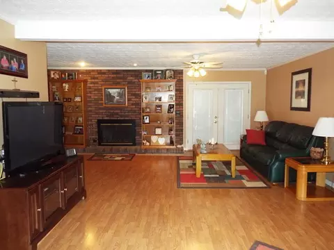 205 Thomas Dr, Byron, GA 31008 photo 4