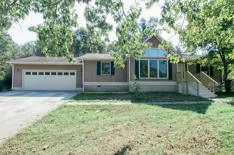 204 Custer Dr, Warner Robins, GA 31093 photo 1