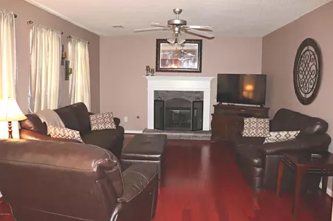 305 Timberwind Dr, Byron, GA 31008 photo 2