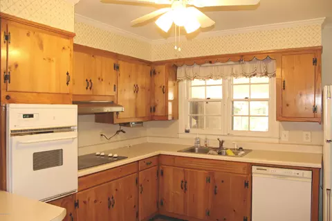 113 Pine St, Barnesville, GA 30204 photo 4