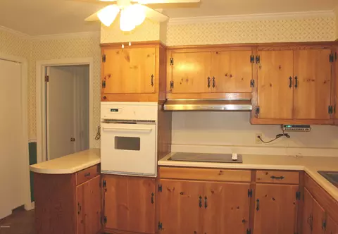 113 Pine St, Barnesville, GA 30204 photo 5