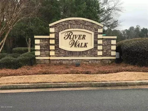 136 Rivers Edge Dr, Forsyth, GA 31029 photo 1