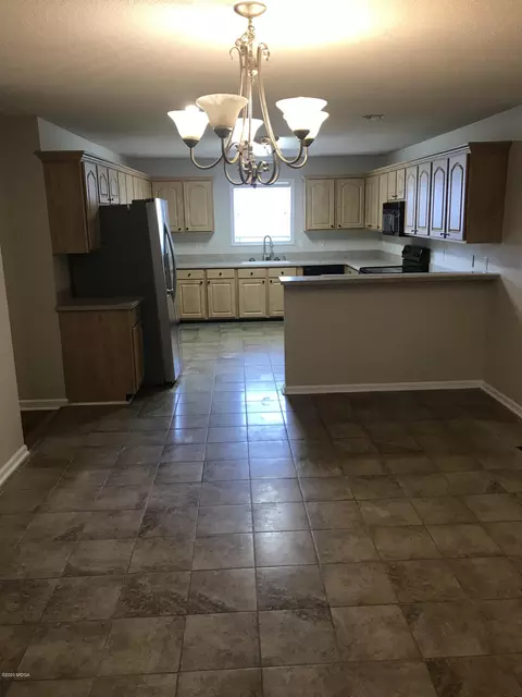 581 Aarons Cir, Gray, GA 31032 photo 6