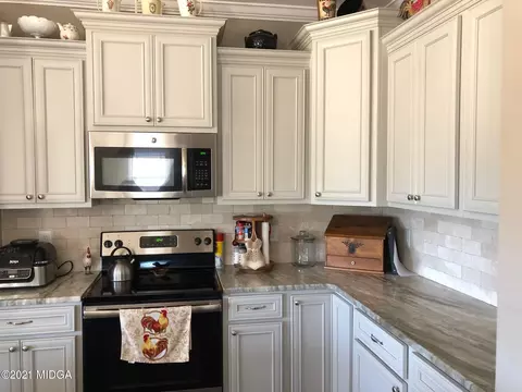 554 Constitution Dr, Forsyth, GA 31029 photo 2
