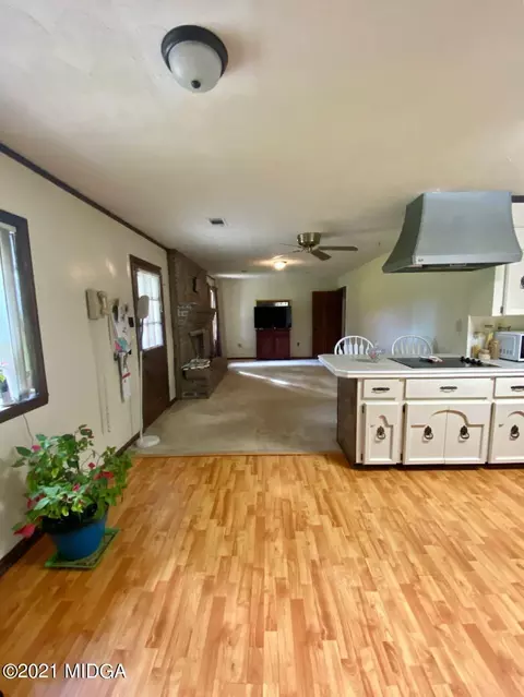 27 E Seminole Dr, Byron, GA 31008 photo 10