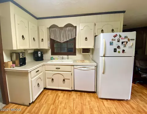 27 E Seminole Dr, Byron, GA 31008 photo 8