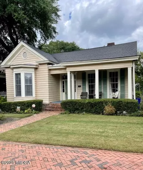 1069 Bond St, Macon, GA 31201 photo 1