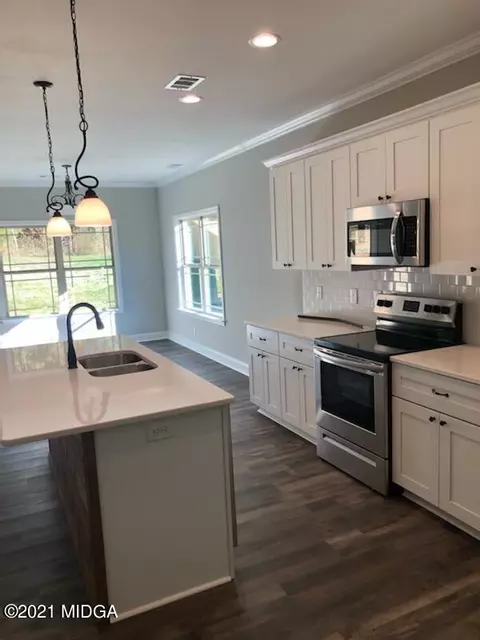 415 Barbara Ct, Forsyth, GA 31029 photo 3