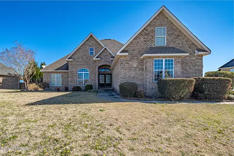 610 Trails End Cir, Bonaire, GA 31005