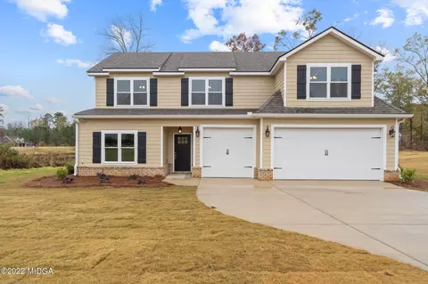 611 Lakeshore Dr, Gray, GA 31032