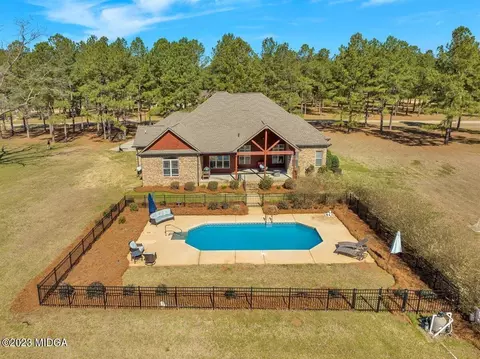 925 Broken Arrow Trl, Perry, GA 31069 photo 2