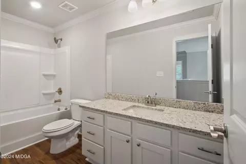Bath - 616 Grayridge Rd, Gray, GA 31032 photo 2 of 3