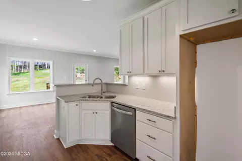 Kitchen - 616 Grayridge Rd, Gray, GA 31032 photo 1 of 4