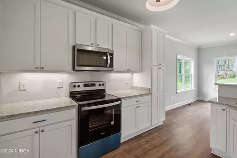 Kitchen - 616 Grayridge Rd, Gray, GA 31032 photo 4 of 4