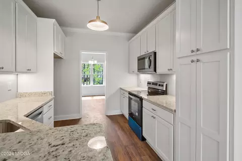 Kitchen - 616 Grayridge Rd, Gray, GA 31032 photo 2 of 4